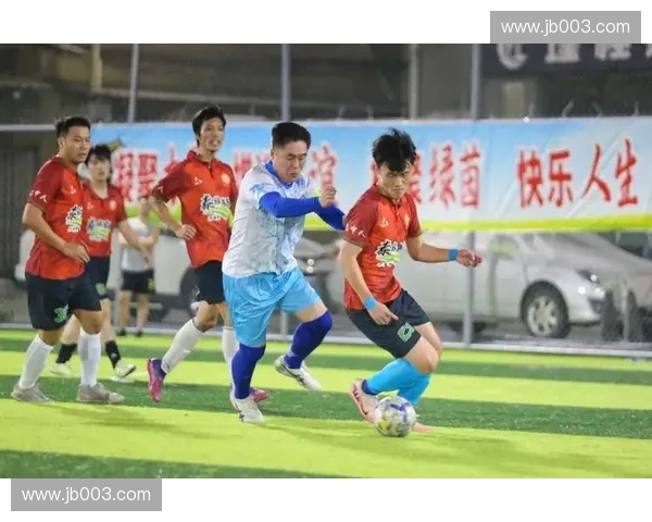 传奇队足球比赛展现精彩对决 球员拼搏与团队协作共同书写荣耀篇章